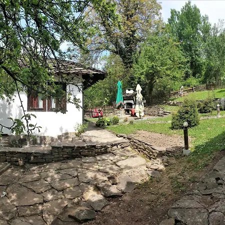 Дом отдыха Tacheva Family House - Pool Access Боженците