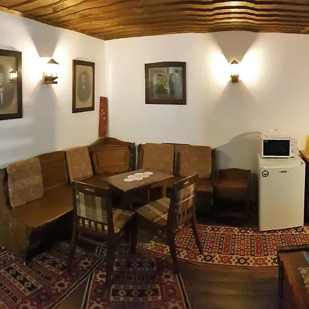 Tacheva Family House - Pool Access