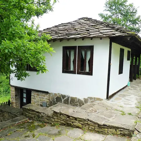 Дом отдыха Tacheva Family House - Pool Access Боженците